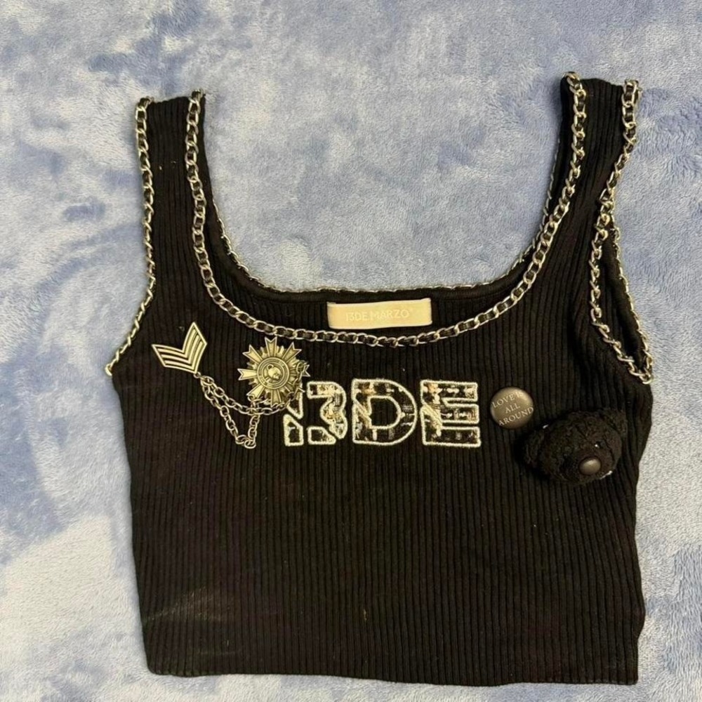13de marzo‎ Black and gold chain crop top women size m